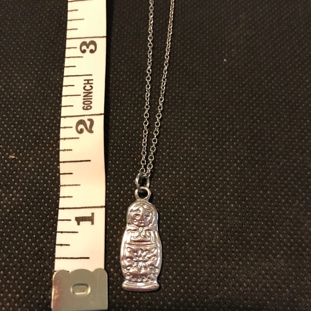 Small Necklace w little charm on it